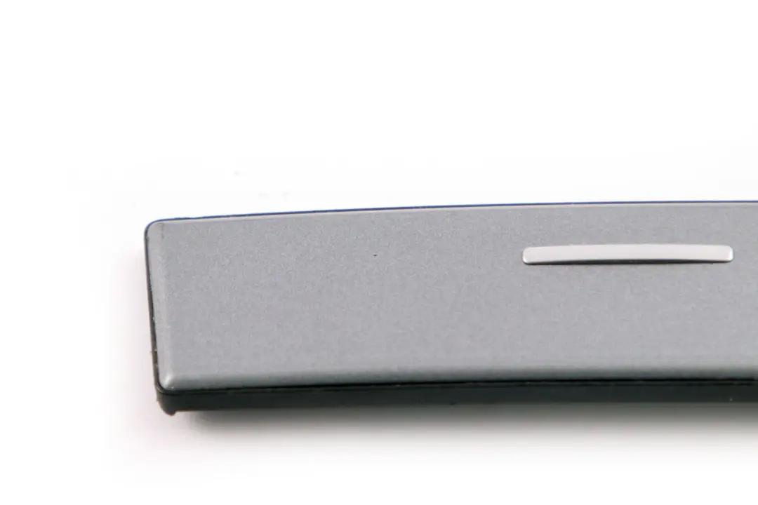 Decor Cubierta Cenicero Alto Brillo Gris Grau 9156029 para BMW E60 E61 LCI con número de pieza 6988992 BMW E60 E61 LCI Decor Cubierta Cenicero Alto Brillo Gris Grau 9156029 - SKU 6988992 - Número de pieza 6988992