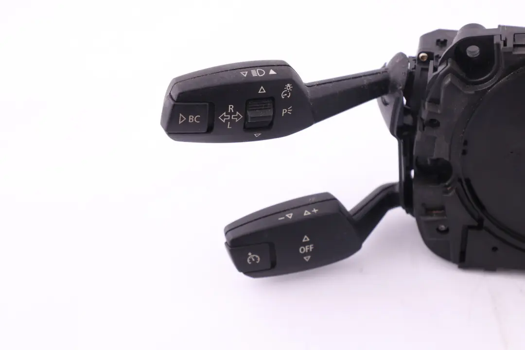 Interruttore Gruppo Manopola Cruise Control 6131 per BMW E82 E88 E90 con numero di parte 6989575 BMW E82 E88 E90 Interruttore Gruppo Manopola Cruise Control 6131 - SKU 6989575 - Numero di parte 6989575