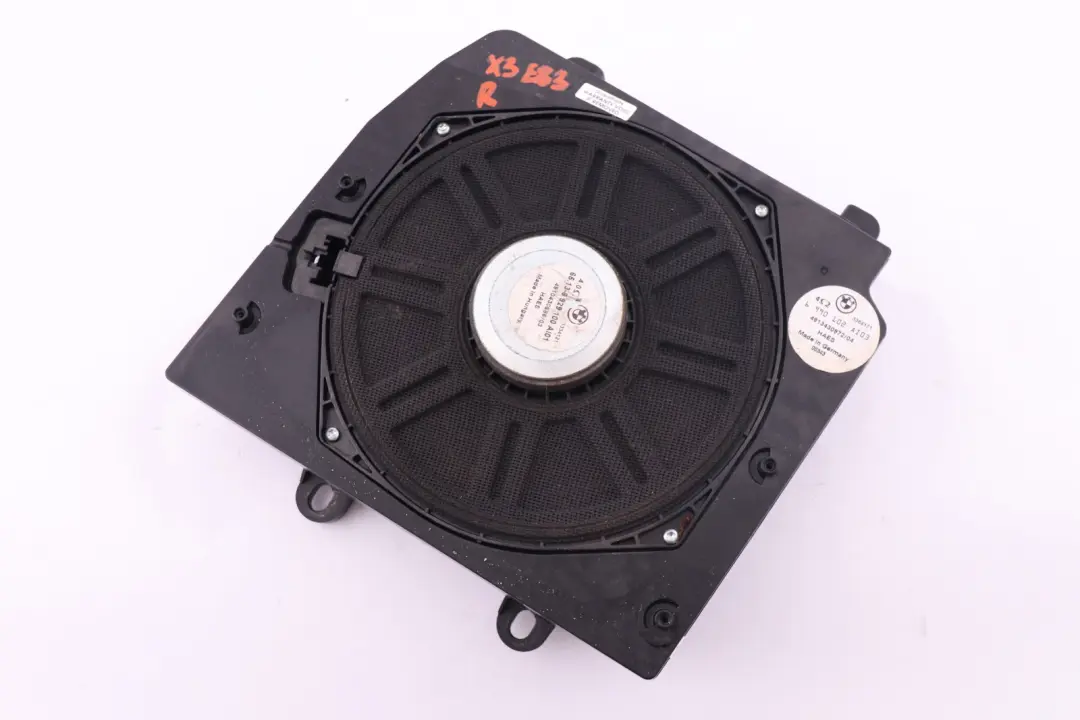 X3-Reihe E83 Basso Centrale Destra Stereo-System 6513 per BMW con numero di parte 6990102 BMW X3-Reihe E83 Basso Centrale Destra Stereo-System 6513 - SKU 6990102 - Numero di parte 6990102