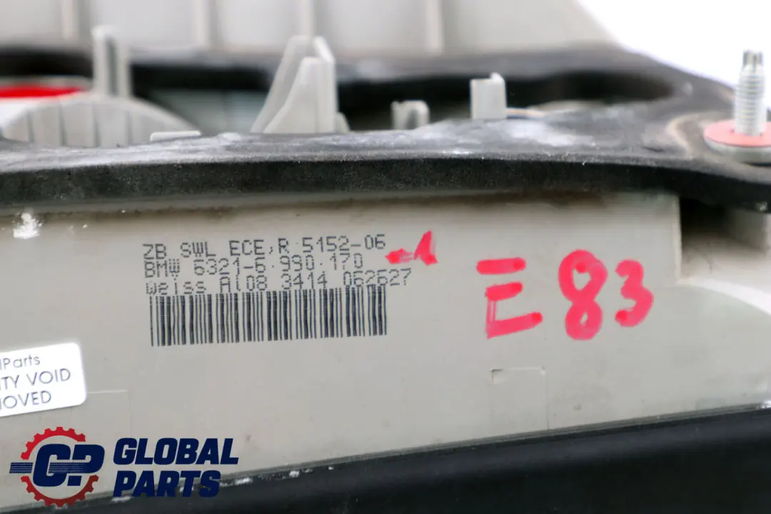 Feu arrière dans le panneau latéral droit pour BMW E83 à propos du numéro de pièce 6990170 BMW E83 Feu arrière dans le panneau latéral droit - SKU 6990170-1 - Numéro de pièce 6990170
