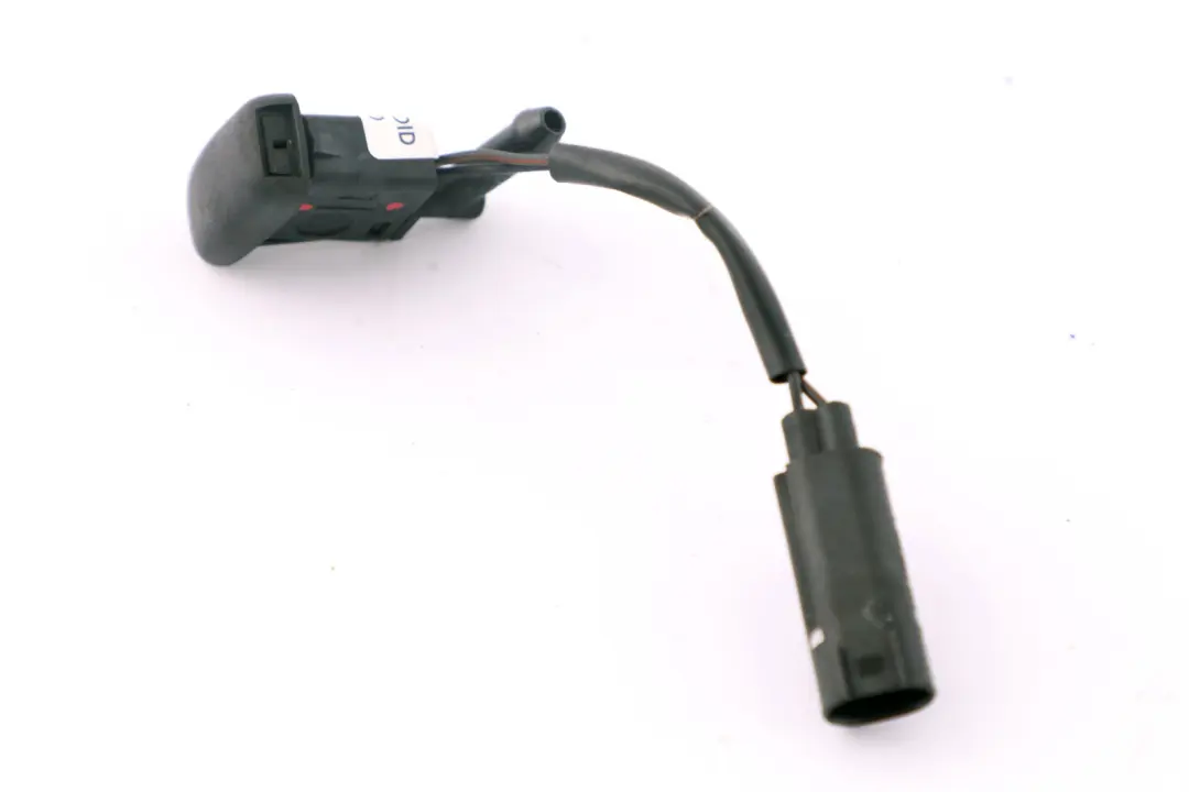 Ugello spray riscaldato per la pulizia del parabrezza per BMW X5 E53 con numero di parte 61667000119 BMW X5 E53 Ugello spray riscaldato per la pulizia del parabrezza - SKU 7000119 - Numero di parte 61667000119