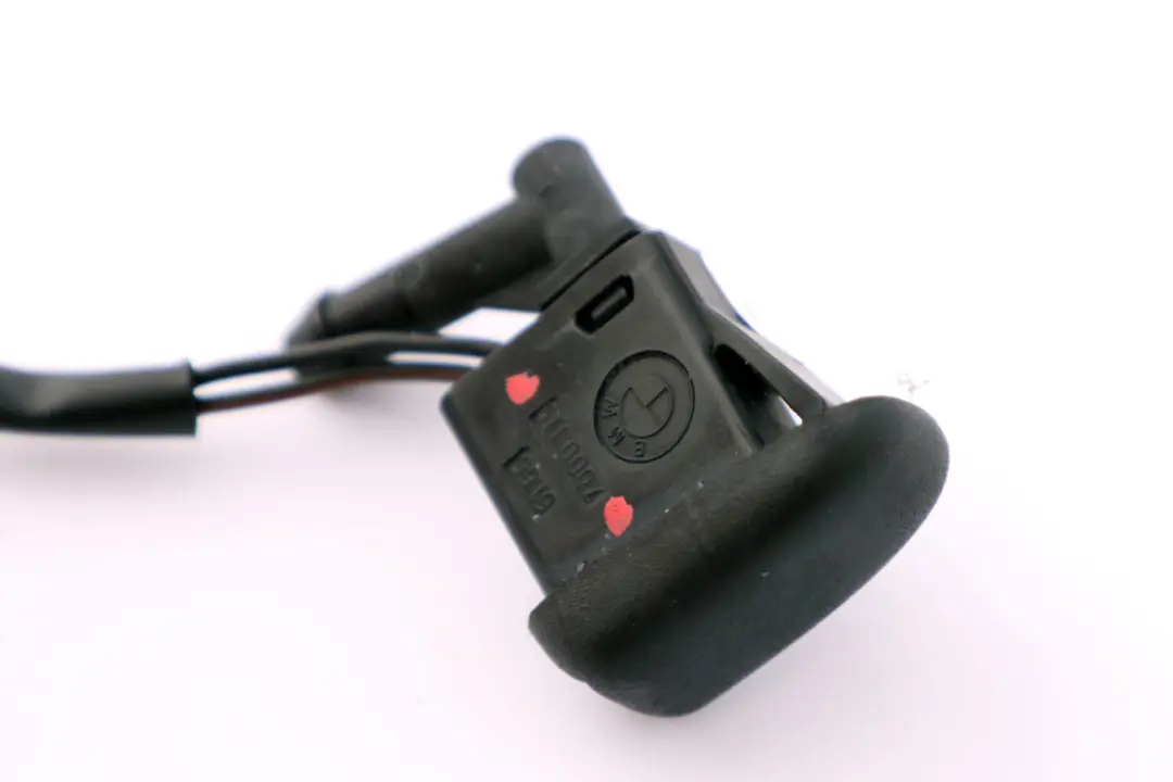 Windscreen Cleaning Heated Spray Nozzle 6166 to BMW X5 E53 with Part number 61667000119 BMW X5 E53 Windscreen Cleaning Heated Spray Nozzle 6166 - SKU 7000119 - Part number 61667000119