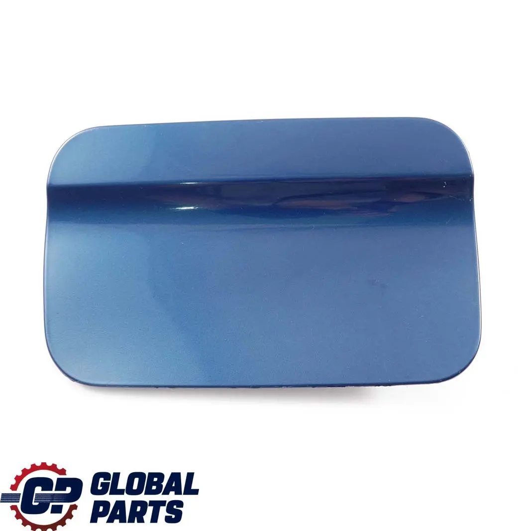 Fill In Flap Fuel Cover Topasblau Metallic Blue para BMW E53 con número de pieza 7001027 BMW E53 Fill In Flap Fuel Cover Topasblau Metallic Blue - SKU 7001027-TPB1 - Número de pieza 7001027