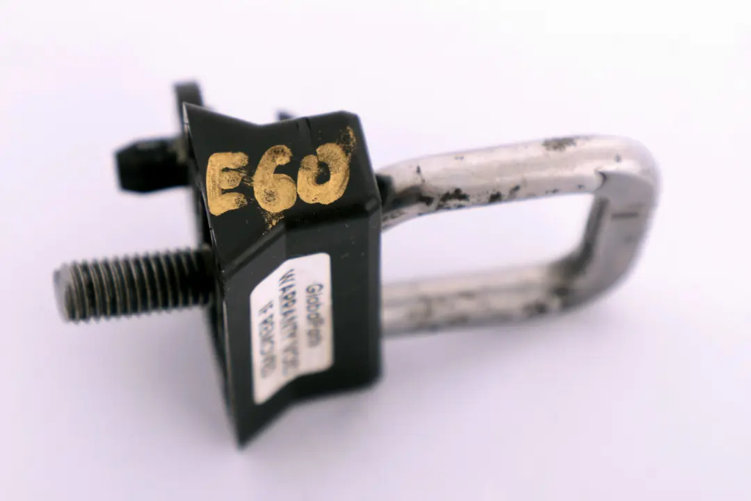 Protezione Antitorsione Staffa Cofano per BMW E60 E61 E65 E87 E90 con numero di parte 7002012 BMW E60 E61 E65 E87 E90 Protezione Antitorsione Staffa Cofano - SKU 7002012-1 - Numero di parte 7002012