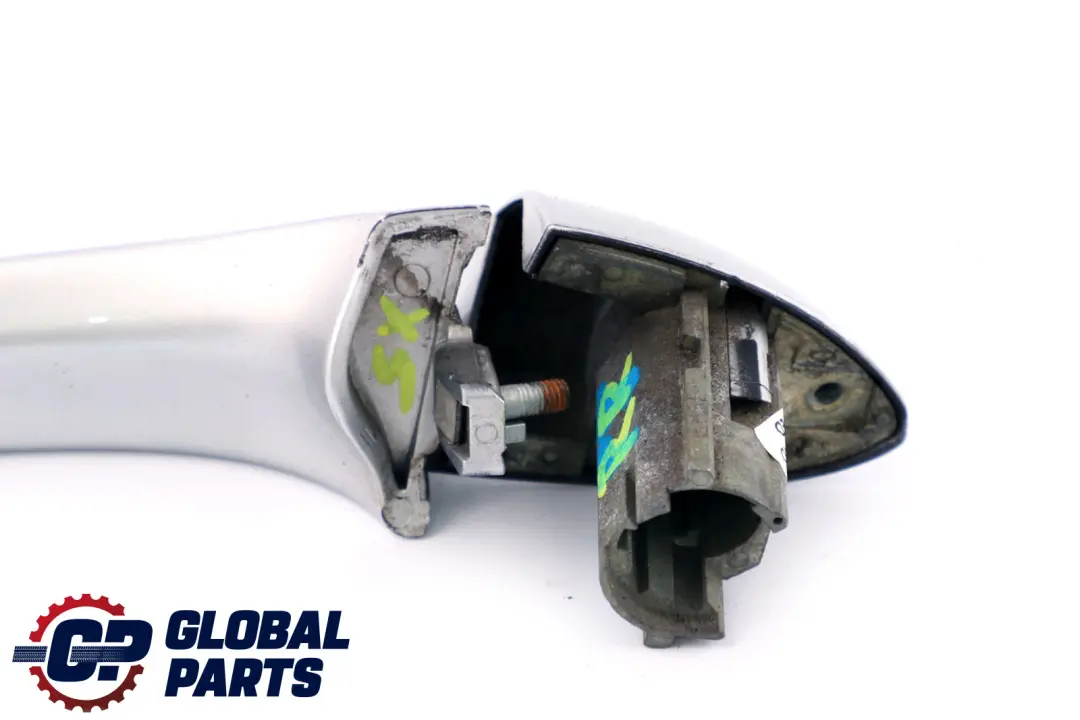 Mango Trasero derecho Cubierta Agarre Titansilber Titan Silver para BMW X5 E53 con número de pieza 7002312 BMW X5 E53 Mango Trasero derecho Cubierta Agarre Titansilber Titan Silver - SKU 7002312-TS2 - Número de pieza 7002312