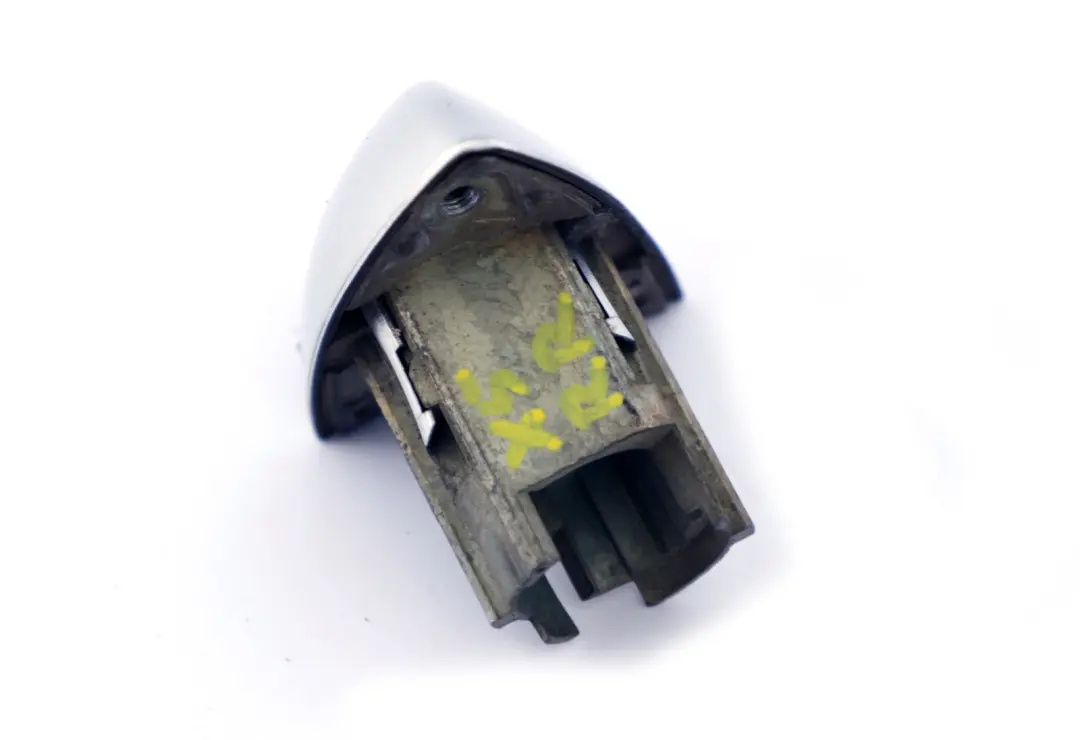 Osłona Zamka Prawy Tył Titansilver do BMW X5 E53 o numerze 7002316 BMW X5 E53 Osłona Zamka Prawy Tył Titansilver - SKU 7002316 - Numer Części 7002316