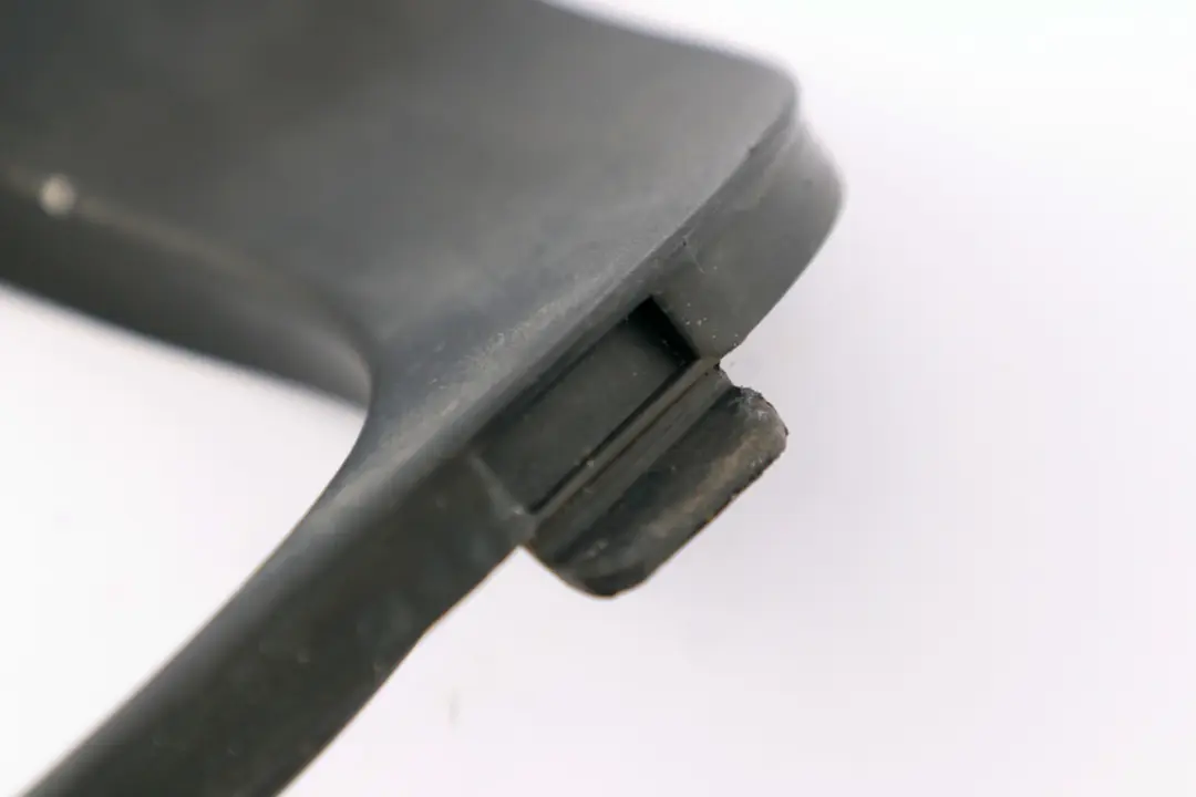 Zaślepka Zderzaka Prawy Tył do BMW X5 E53 o numerze 7002956 BMW X5 E53 Zaślepka Zderzaka Prawy Tył - SKU 7002956 - Numer Części 7002956