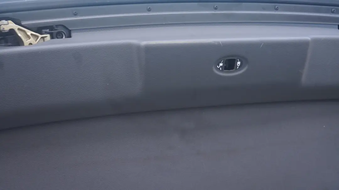 Dach składany schwarz do BMW E64 Cabrio o numerze 7003099 BMW E64 Cabrio Dach składany schwarz - SKU 7003099 - Numer Części 7003099