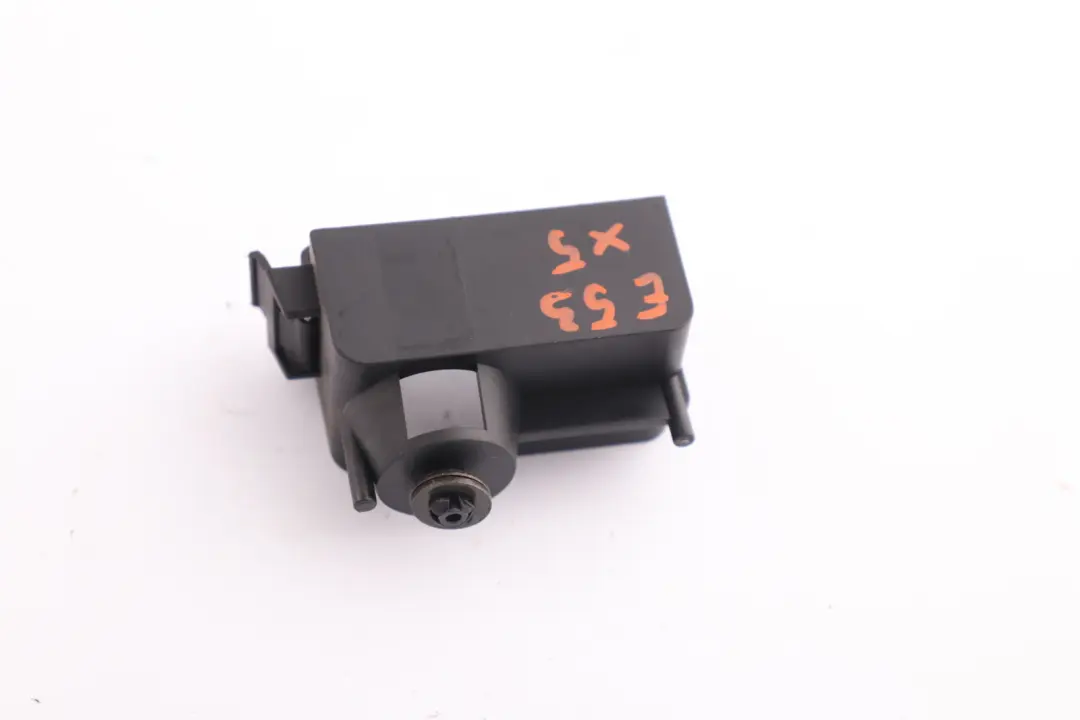 Uchwyt mocowanie trójkąta do BMW X5 E53 o numerze 51717003697 BMW X5 E53 Uchwyt mocowanie trójkąta - SKU 7003697 - Numer Części 51717003697