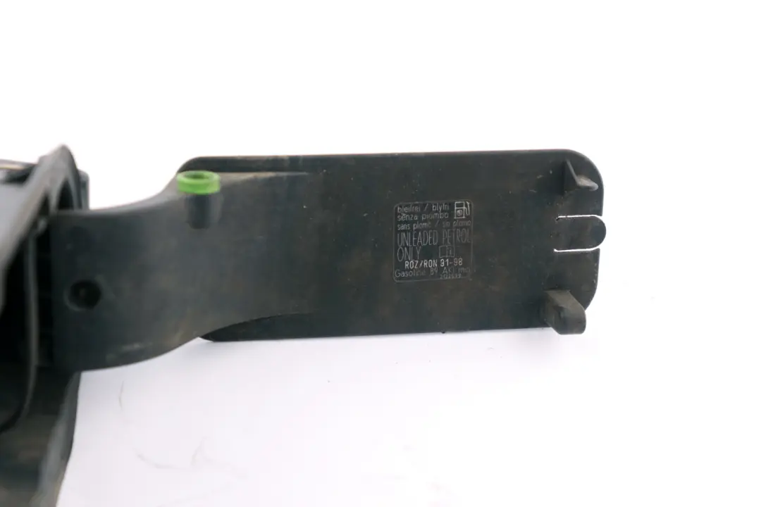 Tapa Del Depósito De Combustible para BMW E65 E66 E67 con número de pieza 7003915 BMW E65 E66 E67 Tapa Del Depósito De Combustible - SKU 7003915 - Número de pieza 7003915