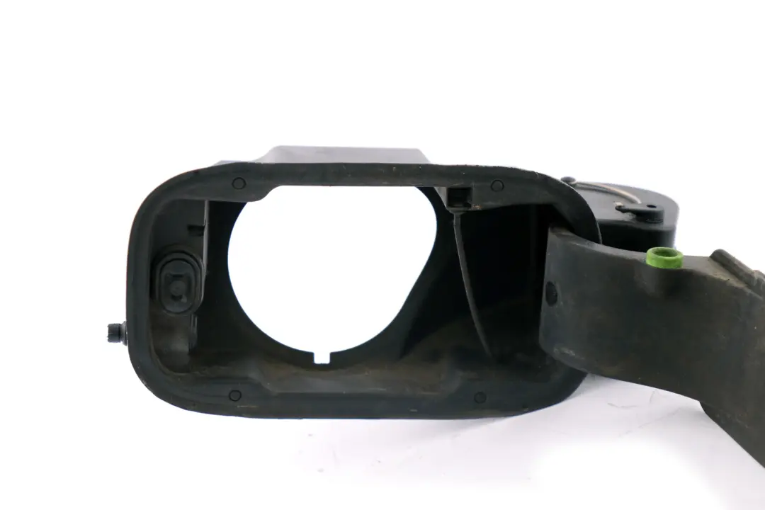 Wlew Klapka Wlewu Paliwa do BMW E65 E66 E67 o numerze 7003915 BMW E65 E66 E67 Wlew Klapka Wlewu Paliwa - SKU 7003915 - Numer Części 7003915