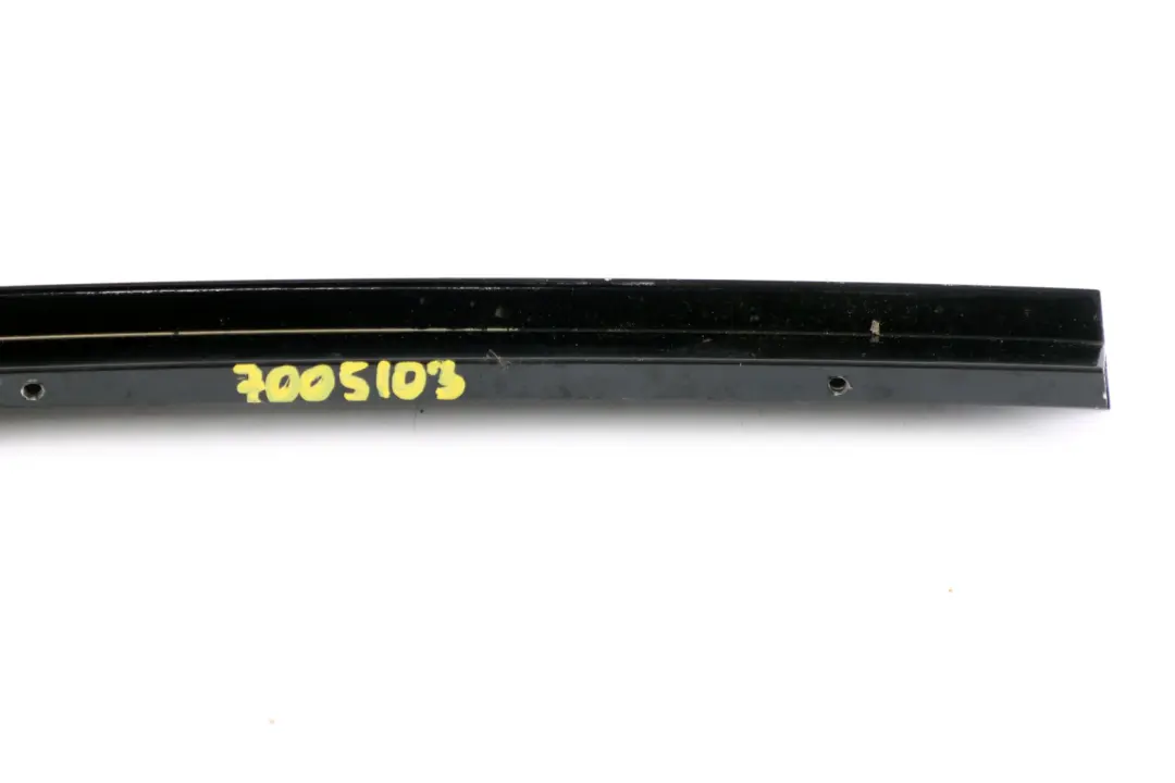 Apertura Fensterf?hrungssteg SX Nero Lucido per BMW E65 E66 con numero di parte 7005103 BMW E65 E66 Apertura Fensterf?hrungssteg SX Nero Lucido - SKU 7005103 - Numero di parte 7005103