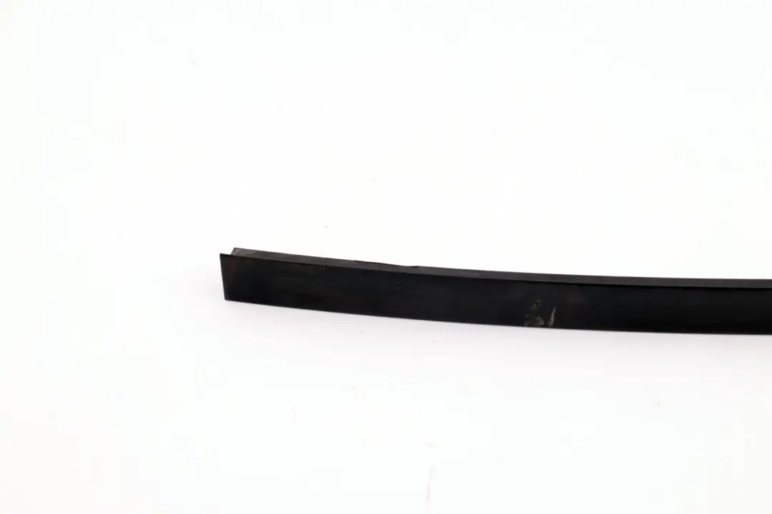 BMW E65 Apertura Fensterf?hrungssteg Posteriore Destra Nero Lucido Nero - SKU 7005104 - Numero di parte 7005104