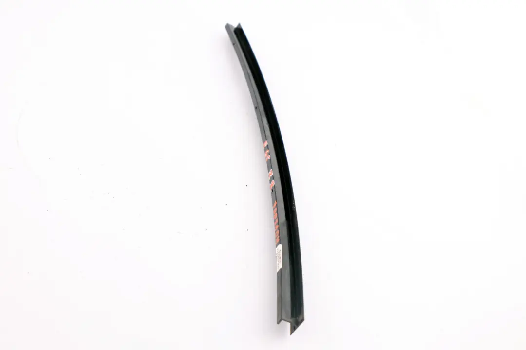 BMW E65 Apertura Fensterf?hrungssteg Posteriore Destra Nero Lucido Nero - SKU 7005104 - Numero di parte 7005104