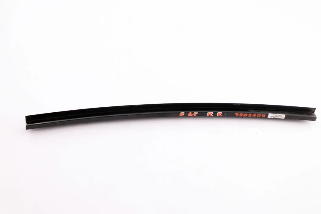 BMW E65 Apertura Fensterf?hrungssteg Posteriore Destra Nero Lucido Nero - SKU 7005104 - Numero di parte 7005104
