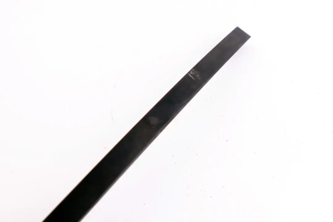 BMW E65 Apertura Fensterf?hrungssteg Posteriore Destra Nero Lucido Nero - SKU 7005104 - Numero di parte 7005104