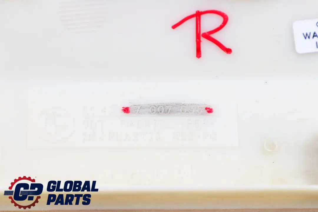 Pannello Di Rivestimento Posteriore Colonna C Destra Beige per BMW E65 E66 con numero di parte 7007636 BMW E65 E66 Pannello Di Rivestimento Posteriore Colonna C Destra Beige - SKU 7007636-1 - Numero di parte 7007636