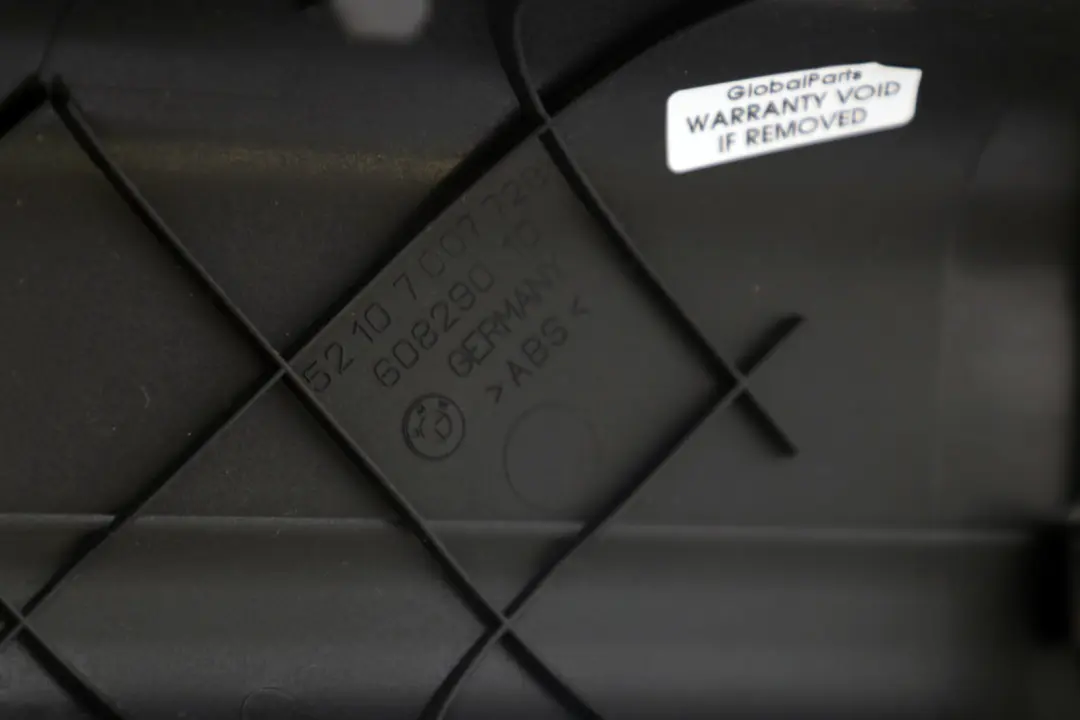 Osłona Górnej Szyny Prawy Przód Czarna 7007728 do BMW E60 E61 E65 o numerze 7007727 BMW E60 E61 E65 Osłona Górnej Szyny Prawy Przód Czarna 7007728 - SKU 7007730 - Numer Części 7007727