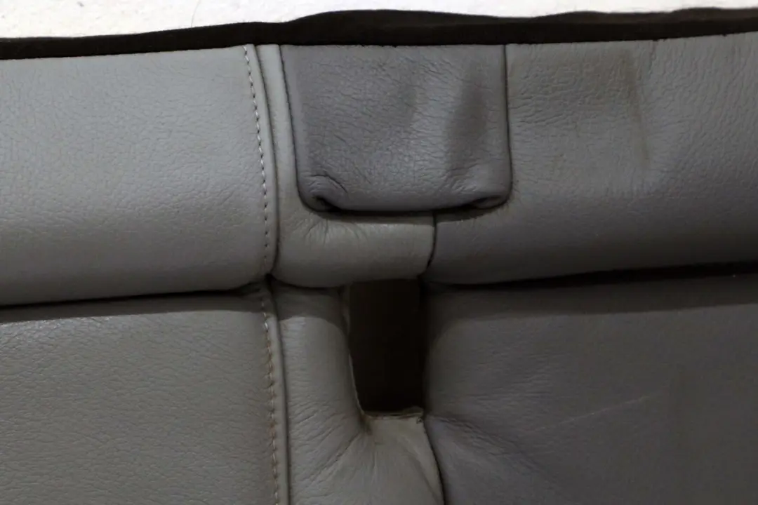 Kanapa Tył Tylna Skóra Montana Szara do BMW X5 E53 o numerze 7008224 BMW X5 E53 Kanapa Tył Tylna Skóra Montana Szara - SKU 7008224 - Numer Części 7008224