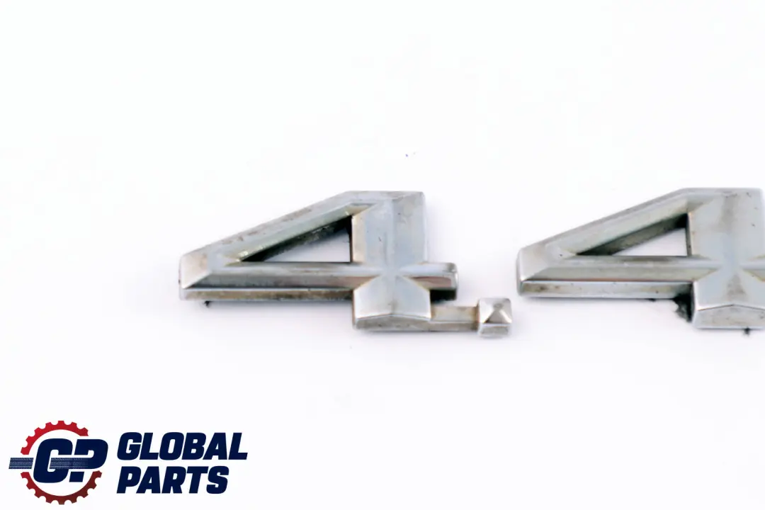 Emblem Geklebt Links - 4.4I - 5114 für BMW X5 er E53 mit Teilenummer 7008542 BMW X5 er E53 Emblem Geklebt Links - 4.4I - 5114 - SKU 7008542 - Teilenummer 7008542