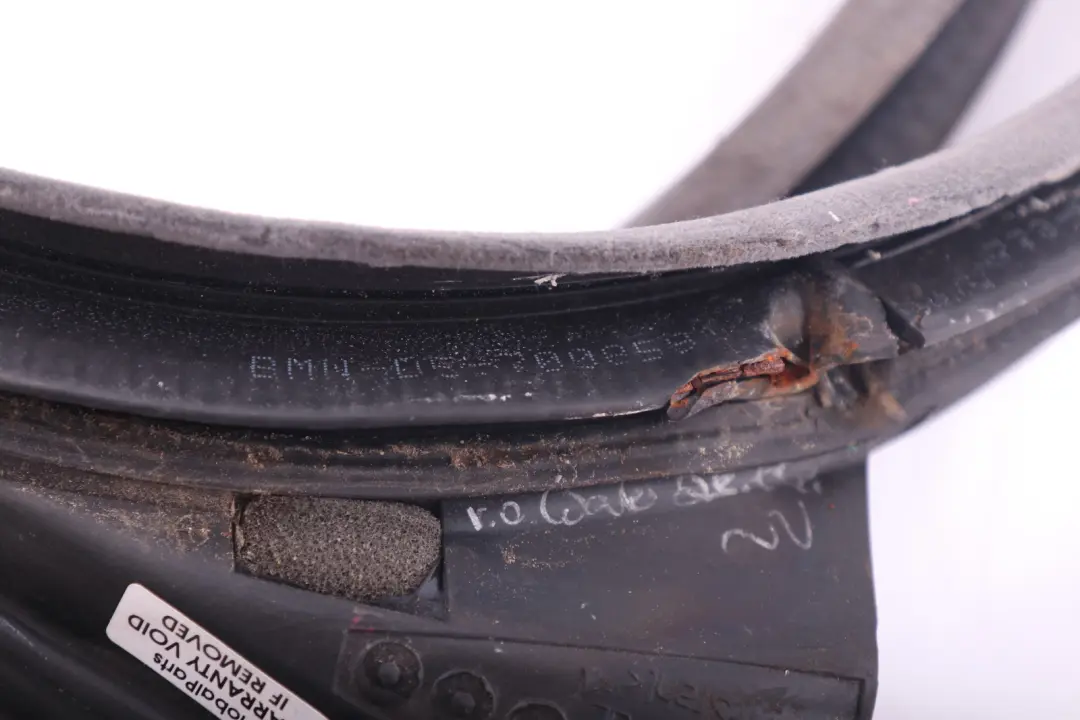 BMW E63 Uszczelka Drzwi Przód Prawy - SKU 7008582 - Numer Części 7008582