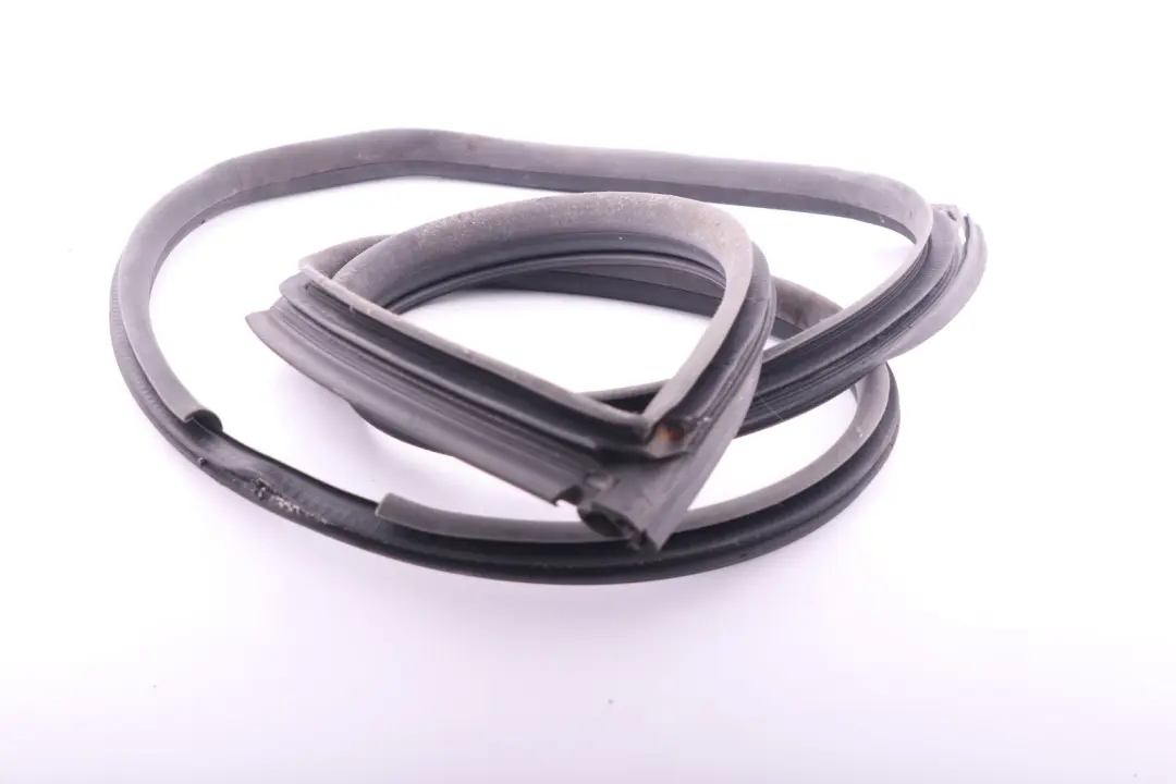 Frontal Derecho Puerta Borde Protección Junta Basaltgrau Gris para BMW E63 con número de pieza 7008582 BMW E63 Frontal Derecho Puerta Borde Protección Junta Basaltgrau Gris - SKU 7008582 - Número de pieza 7008582