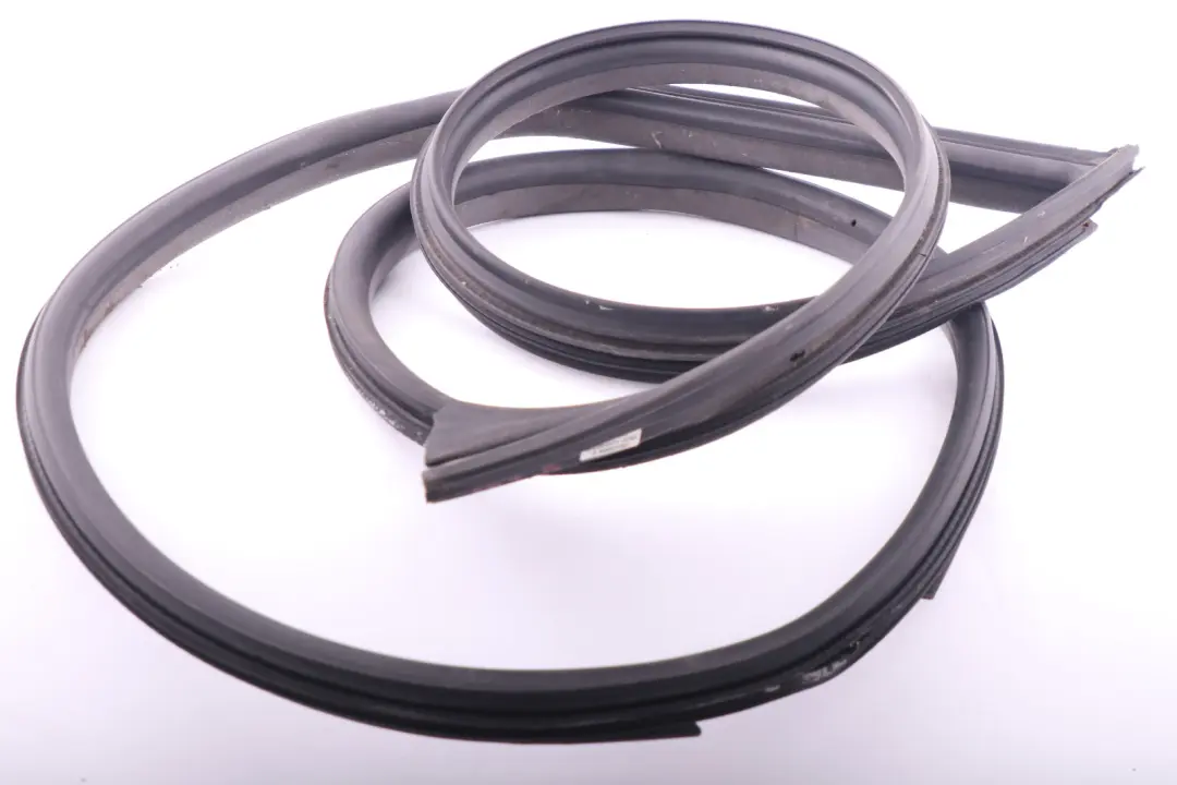 Vordere rechte Türkante Schutzdichtung Dichtung Basaltgrau Grau für BMW E63 mit Teilenummer 7008582 BMW E63 Vordere rechte Türkante Schutzdichtung Dichtung Basaltgrau Grau - SKU 7008582 - Teilenummer 7008582