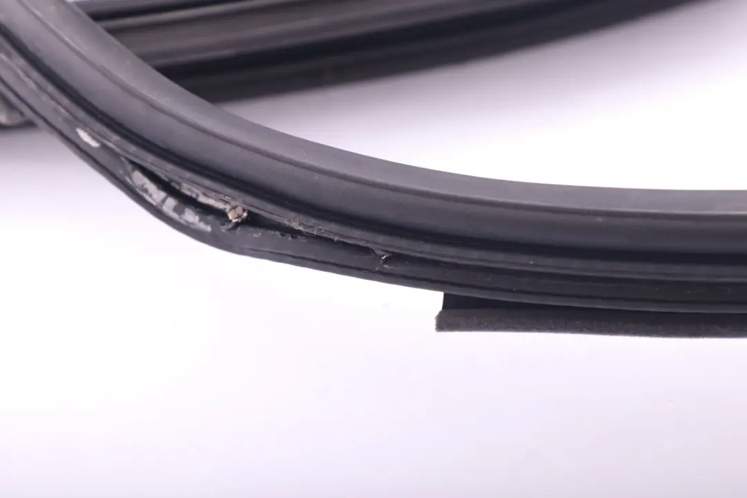 BMW E63 Vordere rechte Türkante Schutzdichtung Dichtung Basaltgrau Grau - SKU 7008582 - Teilenummer 7008582