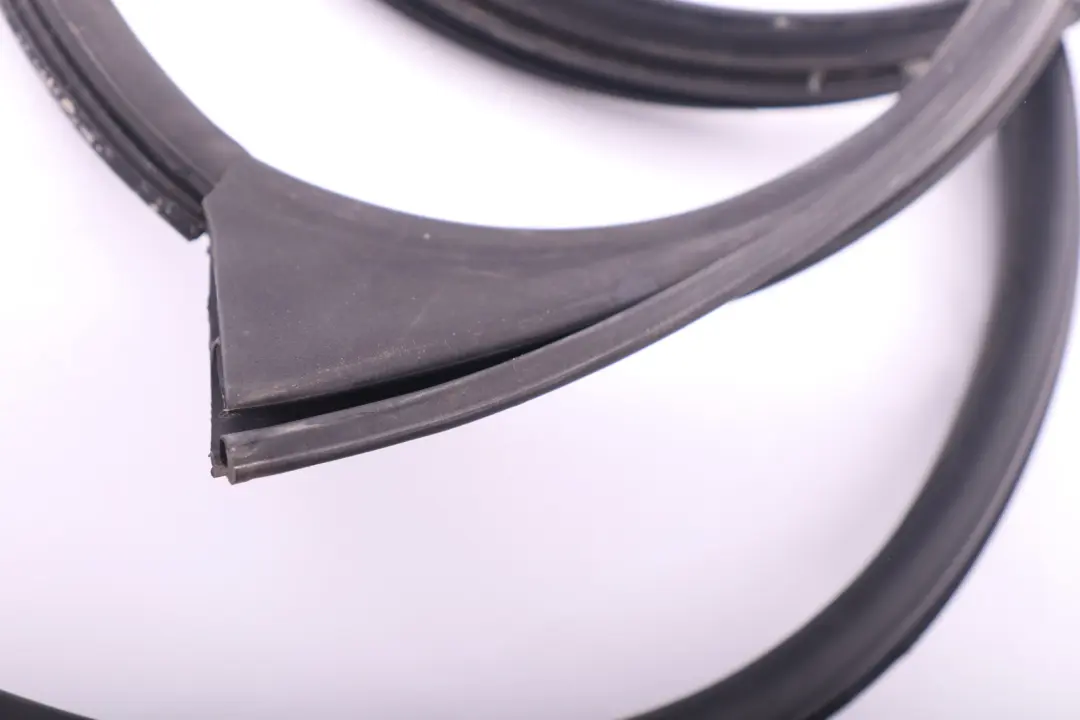 Front Right Door Edge Protection Seal Gasket Basaltgrau Grey to BMW 6 Series E63 with Part number 7008582 BMW 6 Series E63 Front Right Door Edge Protection Seal Gasket Basaltgrau Grey - SKU 7008582 - Part number 7008582