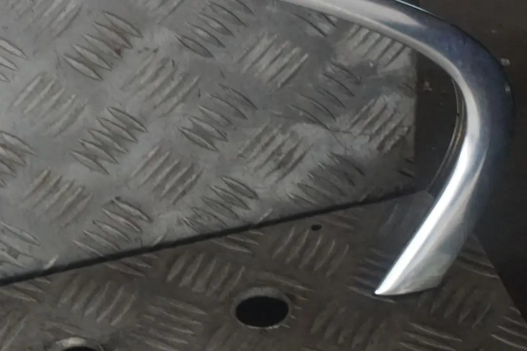 BMW E63 Delantero Izquierdo Techo Marco Embellecedor Cromo - SKU 7008583 - Número de pieza 7008583