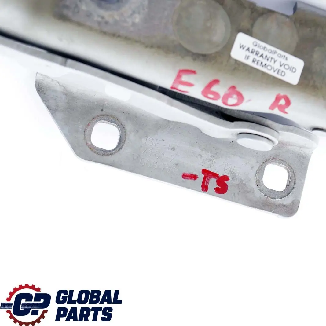 Cardine Lembo Anteriore Destra Argento-Titanio Metallico 354 per BMW E60 E61 con numero di parte 7008728 BMW E60 E61 Cardine Lembo Anteriore Destra Argento-Titanio Metallico 354 - SKU 7008728-TS - Numero di parte 7008728