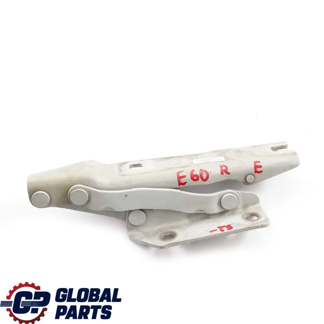 Cardine Lembo Anteriore Destra Argento-Titanio Metallico 354 per BMW E60 E61 con numero di parte 7008728 BMW E60 E61 Cardine Lembo Anteriore Destra Argento-Titanio Metallico 354 - SKU 7008728-TS - Numero di parte 7008728