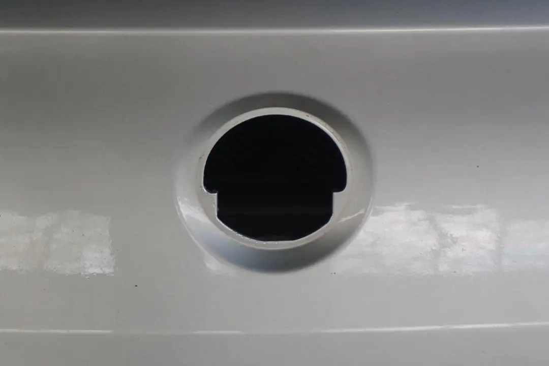 Trunk Boot Lid Tailgate Mineralsilber Mineral Silver 354 to BMW 6 Series E63 Coupe with Part number 7008730 BMW 6 Series E63 Coupe Trunk Boot Lid Tailgate Mineralsilber Mineral Silver 354 - SKU 7008730-MS - Part number 7008730