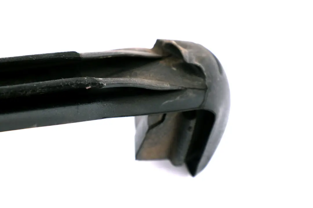 Listwa drzwi szyby lewa lewy tył do BMW E64 o numerze 7008781 BMW E64 Listwa drzwi szyby lewa lewy tył - SKU 7008781 - Numer Części 7008781