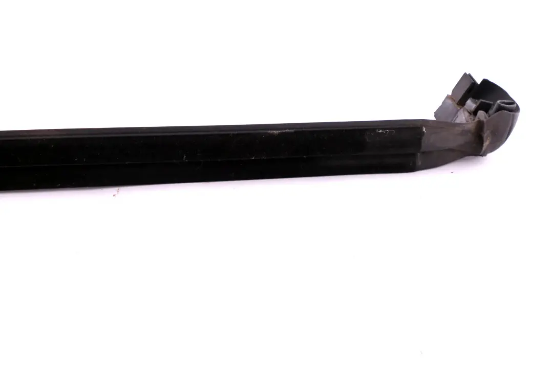 Listwa drzwi szyby lewa lewy tył do BMW E64 o numerze 7008781 BMW E64 Listwa drzwi szyby lewa lewy tył - SKU 7008781 - Numer Części 7008781