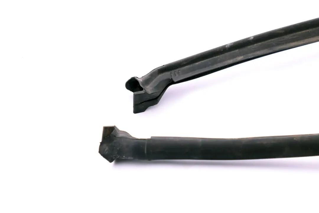 BMW serii 6 E63 E64 LCI Uszczelka Maski - SKU 7008797 - Numer Części 7008797