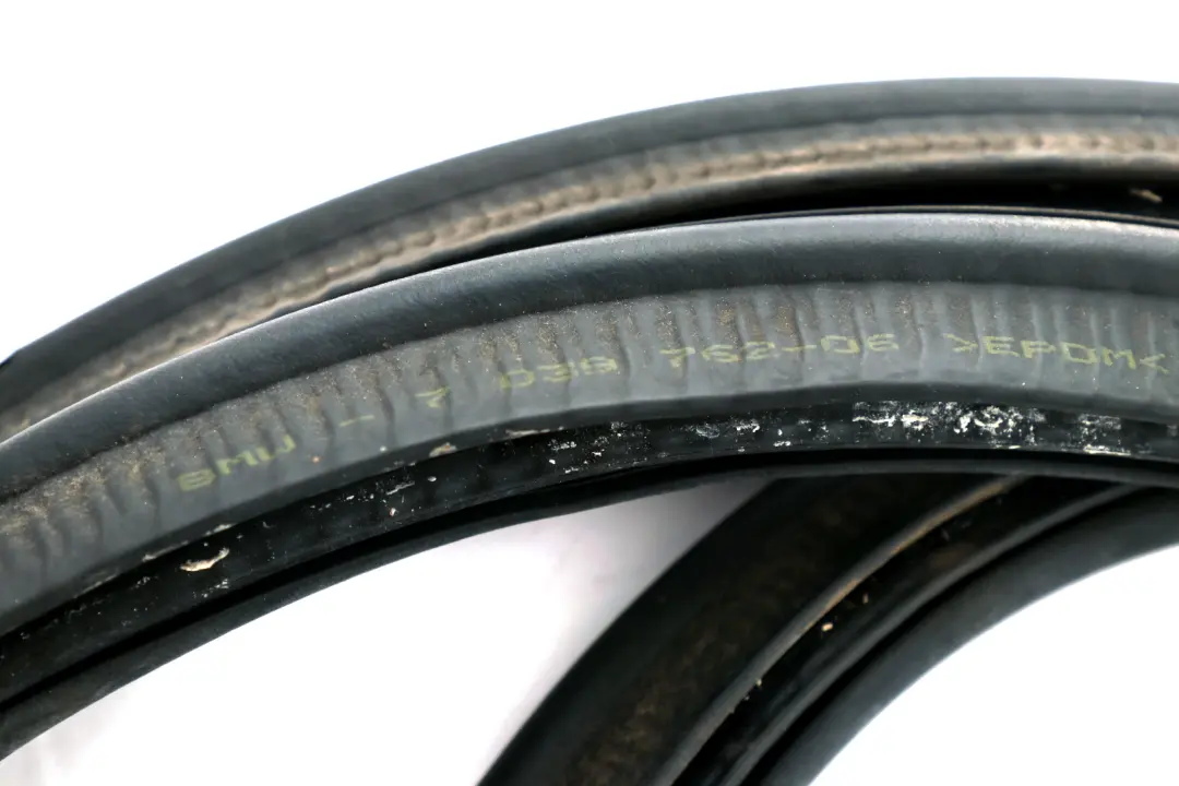 E64N LCI Cabrio Dichtung Abdichtung Heckklappe hinten für BMW E64 mit Teilenummer 7008807 BMW E64 E64N LCI Cabrio Dichtung Abdichtung Heckklappe hinten - SKU 7008807 - Teilenummer 7008807