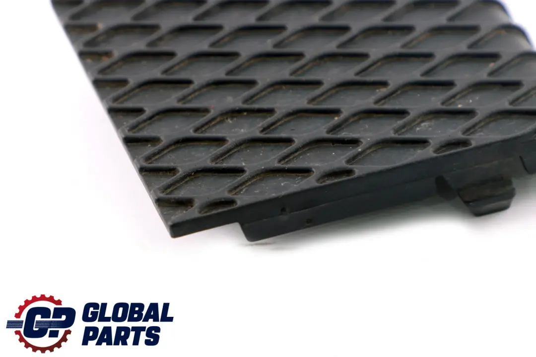 Rejilla Lateral Inferior para BMW E63 E64 con número de pieza 7008823 BMW E63 E64 Rejilla Lateral Inferior - SKU 7008823 - Número de pieza 7008823