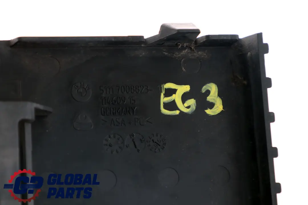 Griglia laterale inferiore per BMW E63 E64 con numero di parte 7008823 BMW E63 E64 Griglia laterale inferiore - SKU 7008823 - Numero di parte 7008823