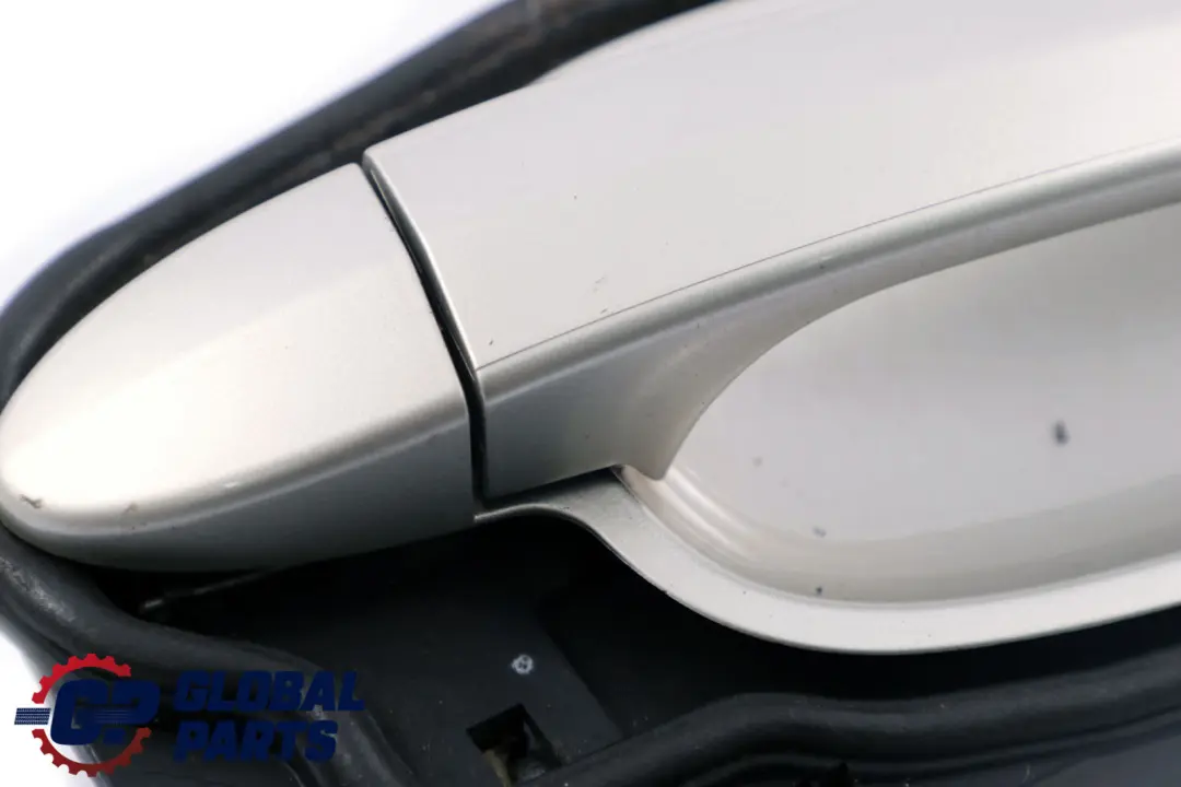 Complete Left N/S Grab Handle Door Mineralsilber Silver to BMW 6 Series E63 E64 with Part number 7008893 BMW 6 Series E63 E64 Complete Left N/S Grab Handle Door Mineralsilber Silver - SKU 7008893-MS1 - Part number 7008893
