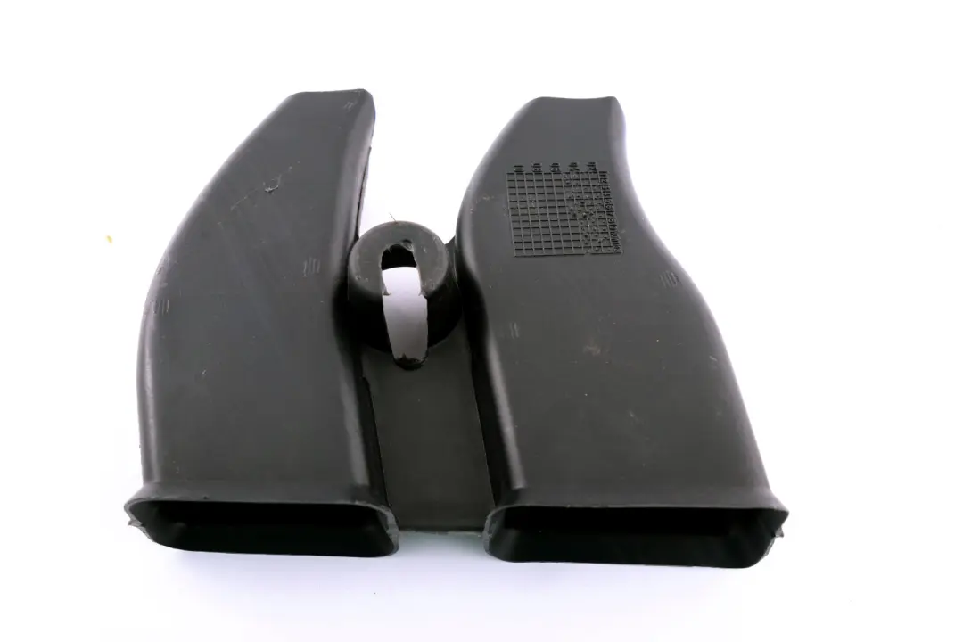 E63N E64 Condotto del destro per BMW E60 M5 E60N E61 E61N E63 con numero di parte 700895 BMW E60 M5 E60N E61 E61N E63 E63N E64 Condotto del destro - SKU 7008958 - Numero di parte 700895