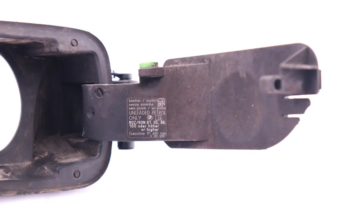 Carcasa de la Tapa del Depósito de Combustible Olla para BMW E63 E64 con número de pieza 7009382 BMW E63 E64 Carcasa de la Tapa del Depósito de Combustible Olla - SKU 7009382 - Número de pieza 7009382
