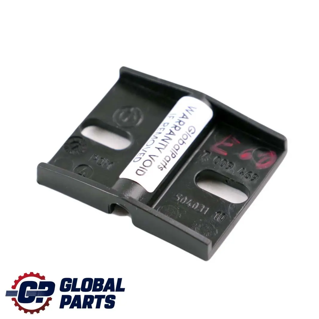 Soporte Bisagra Porta Guantera para BMW 1 5 7 E60 E61 E65 E66 E81 con número de pieza 7009469 BMW 1 5 7 E60 E61 E65 E66 E81 Soporte Bisagra Porta Guantera - SKU 7009469 - Número de pieza 7009469