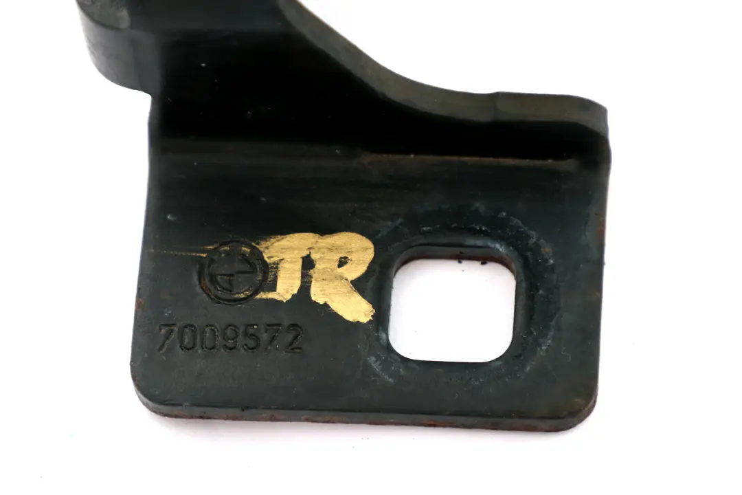 Zawias Prawy Pokrywy Dachu Składanego do BMW E64 o numerze 7009572 BMW E64 Zawias Prawy Pokrywy Dachu Składanego - SKU 7009572 - Numer Części 7009572