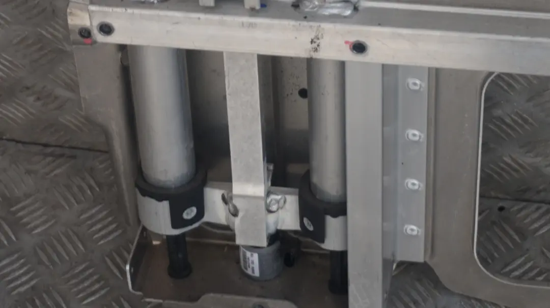 Reihe E64 Cabrio Convertible Ăśberrollschutz 5462 für BMW 6 mit Teilenummer 7009657 BMW 6 Reihe E64 Cabrio Convertible Ăśberrollschutz 5462 - SKU 7009657 - Teilenummer 7009657