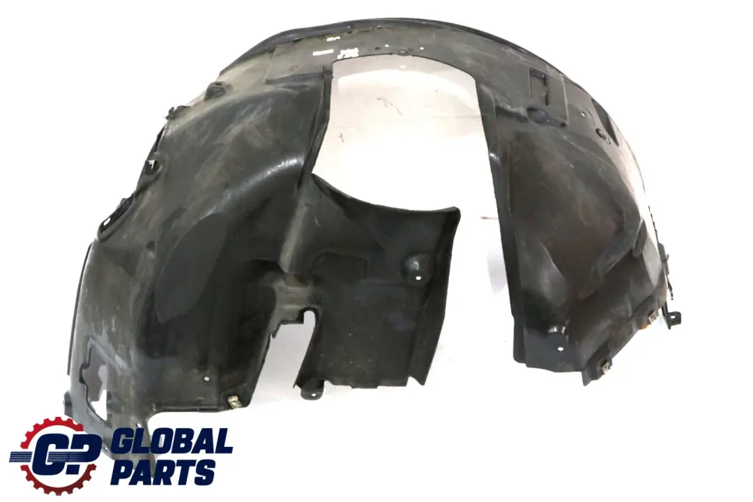 Tapa Delantera Derecha Paso Rueda para BMW E63 E64 con número de pieza 7009716 BMW E63 E64 Tapa Delantera Derecha Paso Rueda - SKU 7009716 - Número de pieza 7009716
