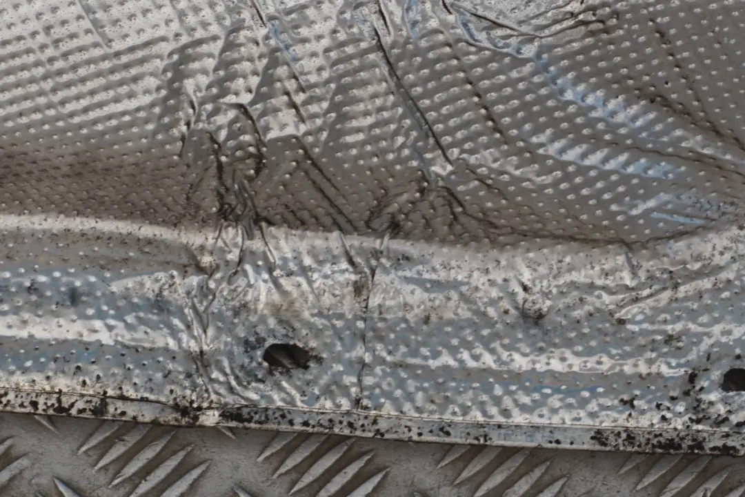 Tunnel Tank Heat Insulation Shield Plate to BMW 6 Series E63 E64 with Part number 7009739 BMW 6 Series E63 E64 Tunnel Tank Heat Insulation Shield Plate - SKU 7009739 - Part number 7009739