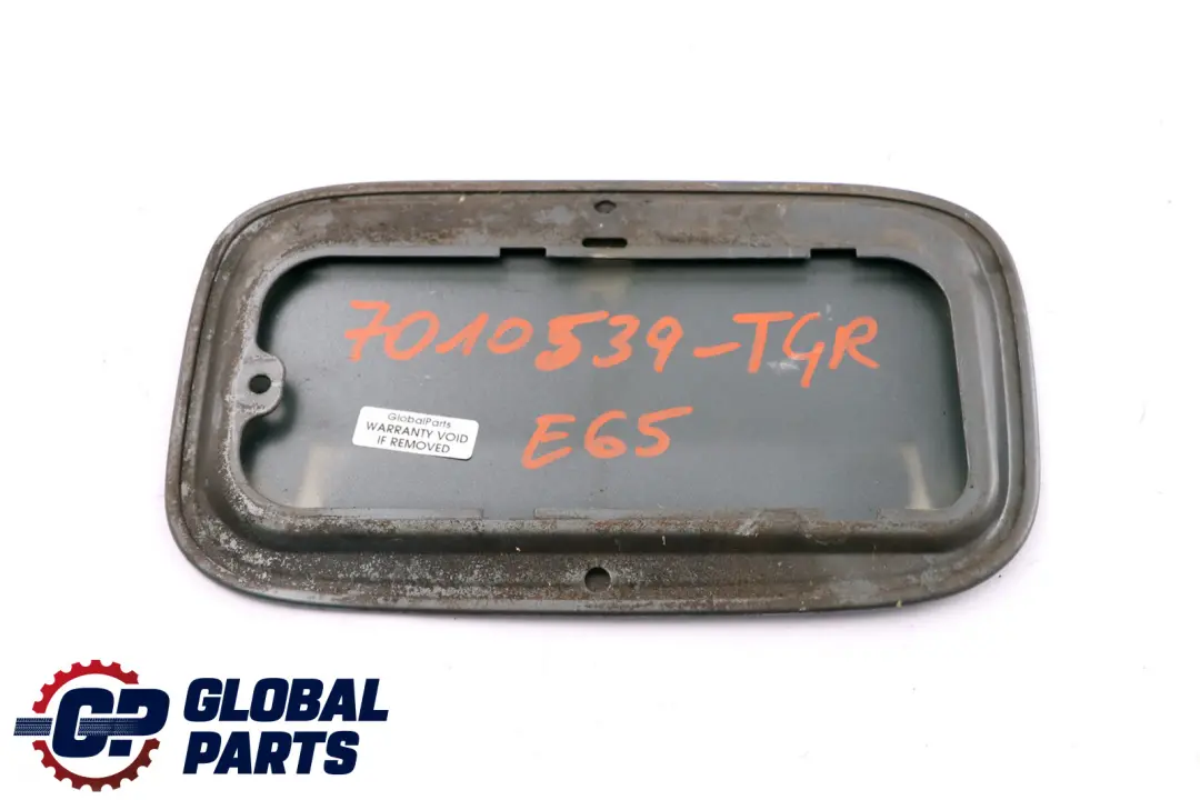 Coperchio bocchettone rifornimento carburante Titangrau Grigio per BMW E65 E66 E67 con numero di parte 7010539 BMW E65 E66 E67 Coperchio bocchettone rifornimento carburante Titangrau Grigio - SKU 7010539-TGR - Numero di parte 7010539
