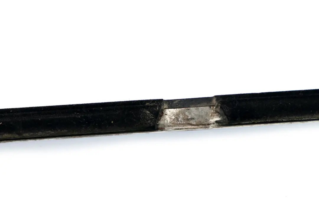 Burlete Exterior Trasero Derecho Cromo para BMW E65 con número de pieza 7010548 BMW E65 Burlete Exterior Trasero Derecho Cromo - SKU 7010548 - Número de pieza 7010548