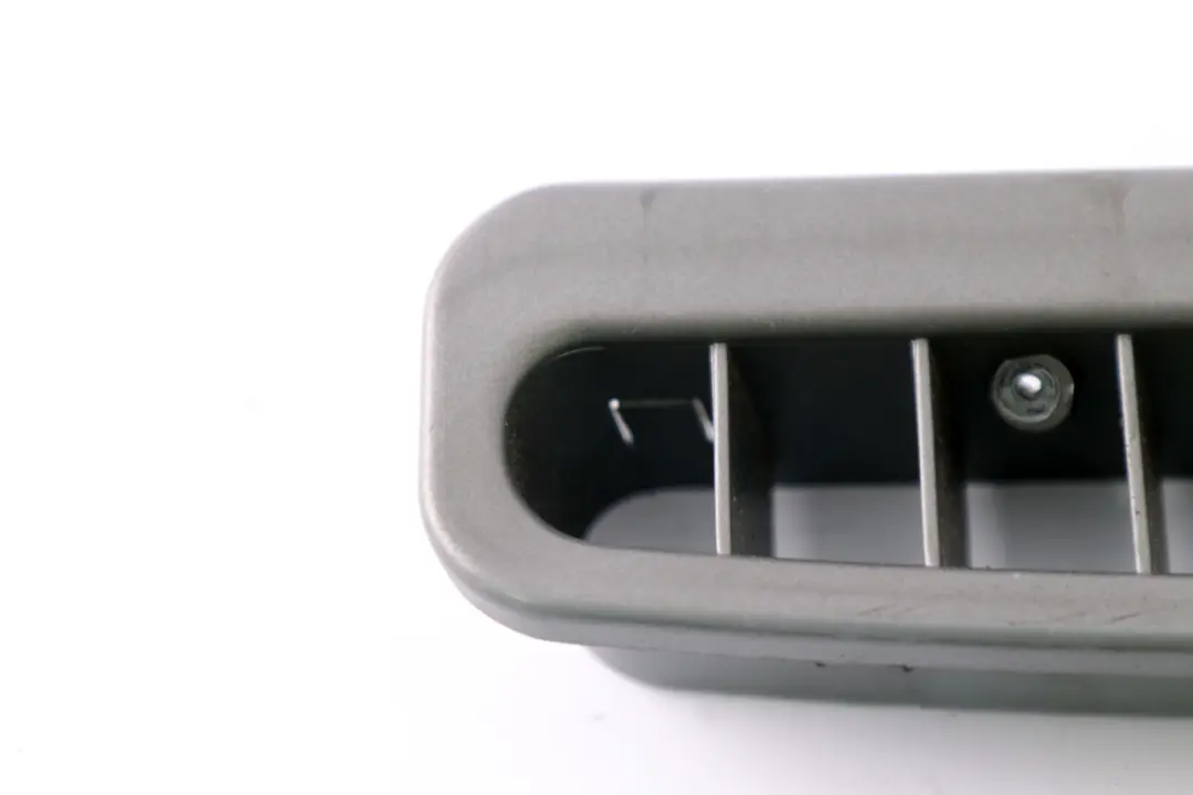 Griglia Aerazione Destra Canale Aria per BMW E65 E66 con numero di parte 7010950 BMW E65 E66 Griglia Aerazione Destra Canale Aria - SKU 7010950 - Numero di parte 7010950